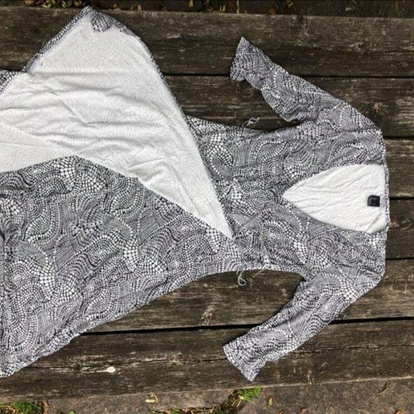 Classic Mac and Jac wrap dress in black and white - Picture 2 of 5